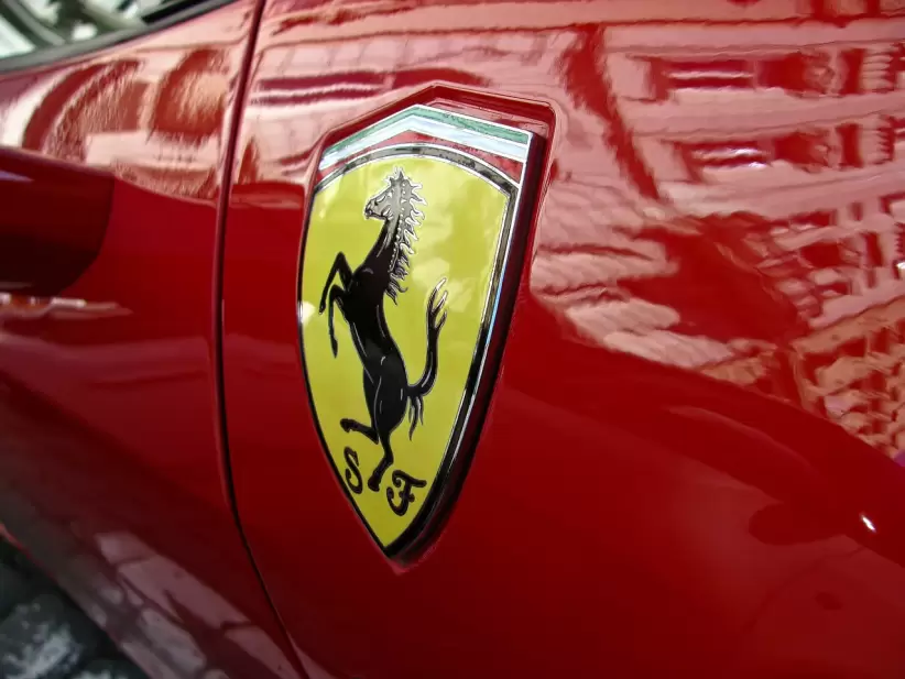 ferrari, brno, coche de carreras, automóviles, vehiculos, motores, logo, carros, rápido, poder, rojo, reflexión, ferrari, ferrari, ferrari, ferrari, f