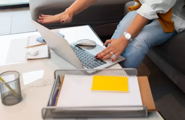 Las mujeres que trabajan en el sector privado solo representan el 30%