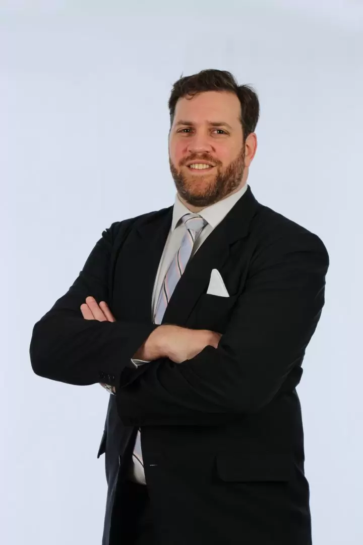 Andrés Nasser, asociado senior
