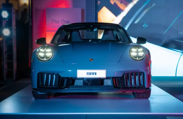 El Porsche 911 Carrera GTS llegó a Paraguay con alma híbrida y espíritu indomable