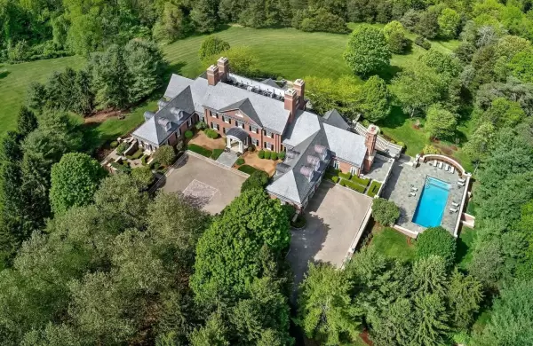 La mansión de US$ 10 millones en Nueva Jersey que parece sacada de 'Los Bridgerton'