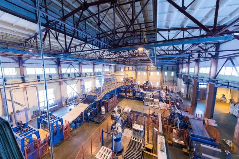 Vista general de un parque industrial, donde se concentran diversas actividades de manufactura y transformación de materias primas.