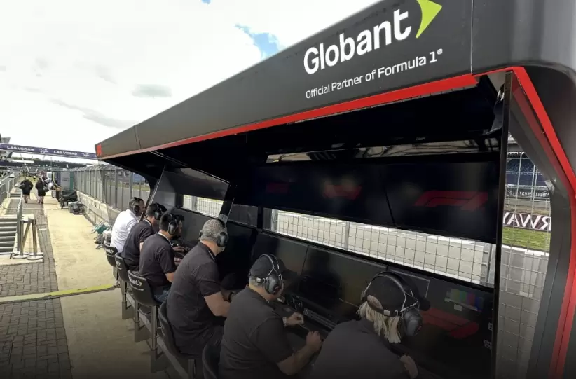 globant partner oficial de f1, diseño el team content delivery system, una plataforma de alto rendimiento  para potenciar a los ingenieros y jefes de