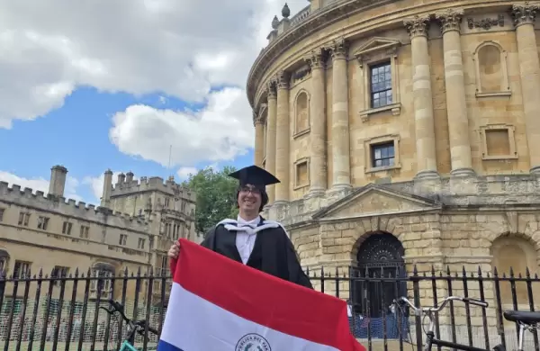 Bruno Caballero alzó con distinción la tricolor en Oxford, egresando de la maestría más prestigiosa en Derecho