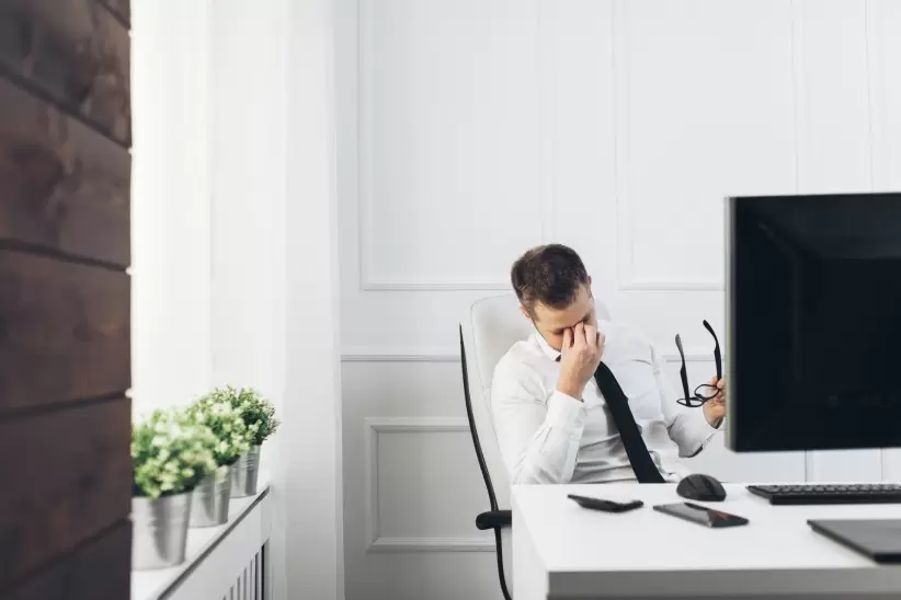 oficina - Trabajo - Empleado - Estrés- Salud mental - quemado