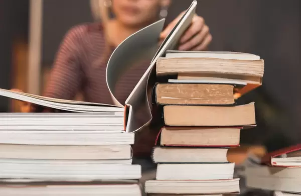 El "antídoto perfecto" contra el pesimismo: 10 libros clave para recuperar la energía y la capacidad de decisión