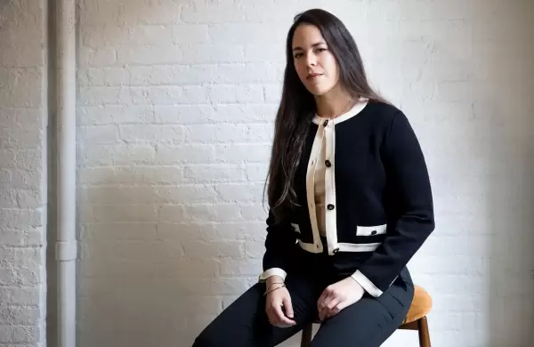De hacker adolescente a CEO: la historia de la fundadora de la startup de ciberseguridad que levantó US$ 65 millones