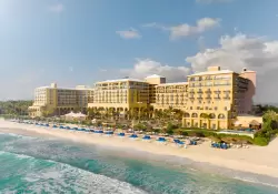El nuevo lujo en Cancún: hoteles-museo, experiencias inmersivas y el turista que busca más que playa