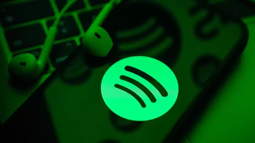 Spotify paga a artistas casi el 70% de lo que genera en ingresos.