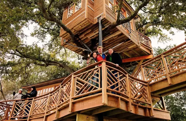 La casa del árbol más lujosa de EE.UU.: el escondite de 400.000 dólares del rey del fast food