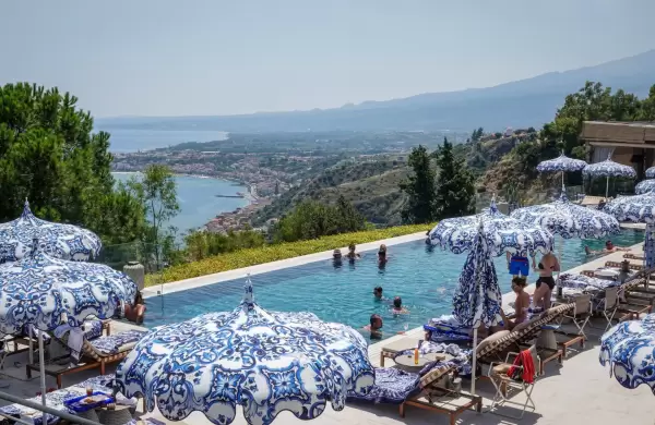 Taormina, la joya escondida en Sicilia que es un imán para millonarios, estrellas y marcas de lujo