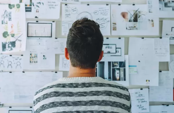 La innovación disruptiva como respuesta a la brecha entre la linealidad humana y la evolución exponencial del futuro