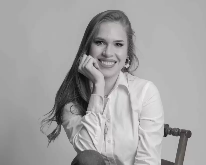 Marian González, Propietaria de Sin Documentos