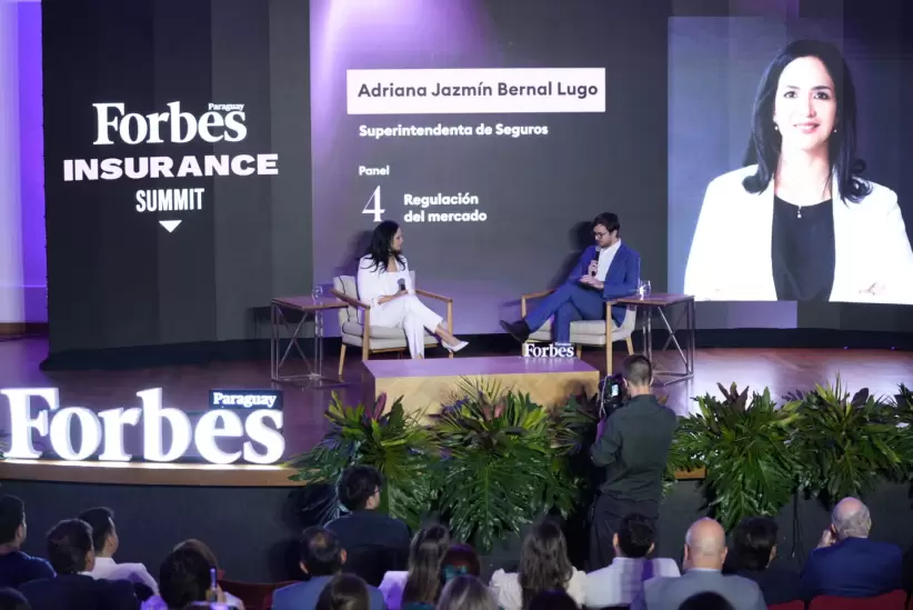 La Superintendenta de Seguros, Adriana Jazmín Bernal Lugo