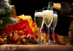 El champagne ya no espera a las doce: seis espumosos para descorchar durante la cena