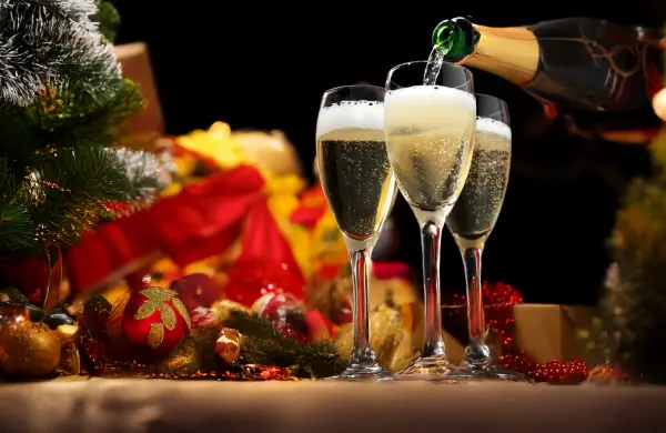 El champagne ya no espera a las doce: seis espumosos para descorchar durante la cena