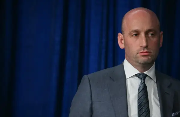 Los líderes europeos prometen defender Groenlandia mientras Stephen Miller amenaza con una toma de control por parte de EE.UU.