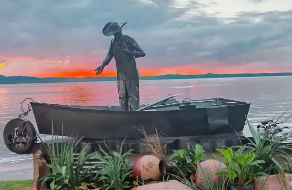 “Pedro Canoero”: la canción que nació en el Lago Ypacaraí y hoy vuelve hecha escultura