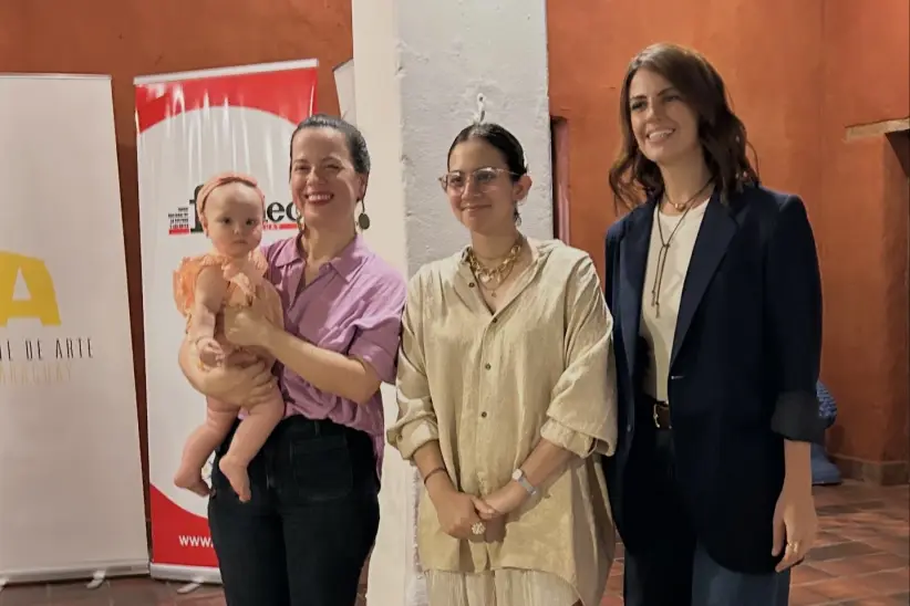 Paz Moreno Re (derecha), Camila Ocampos (centro) y Lucía Adise. Fuente: Gentileza.
