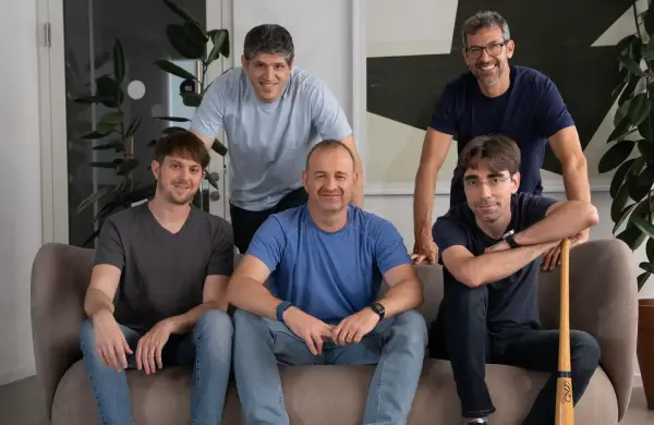 Entrenaron a la IA para hackear y ya lo hace mejor que el 99 % de las personas que la retaron