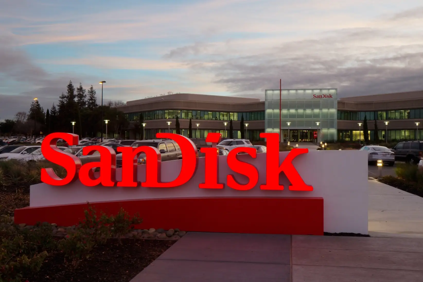 SE PUEDE USAR / SanDisk.