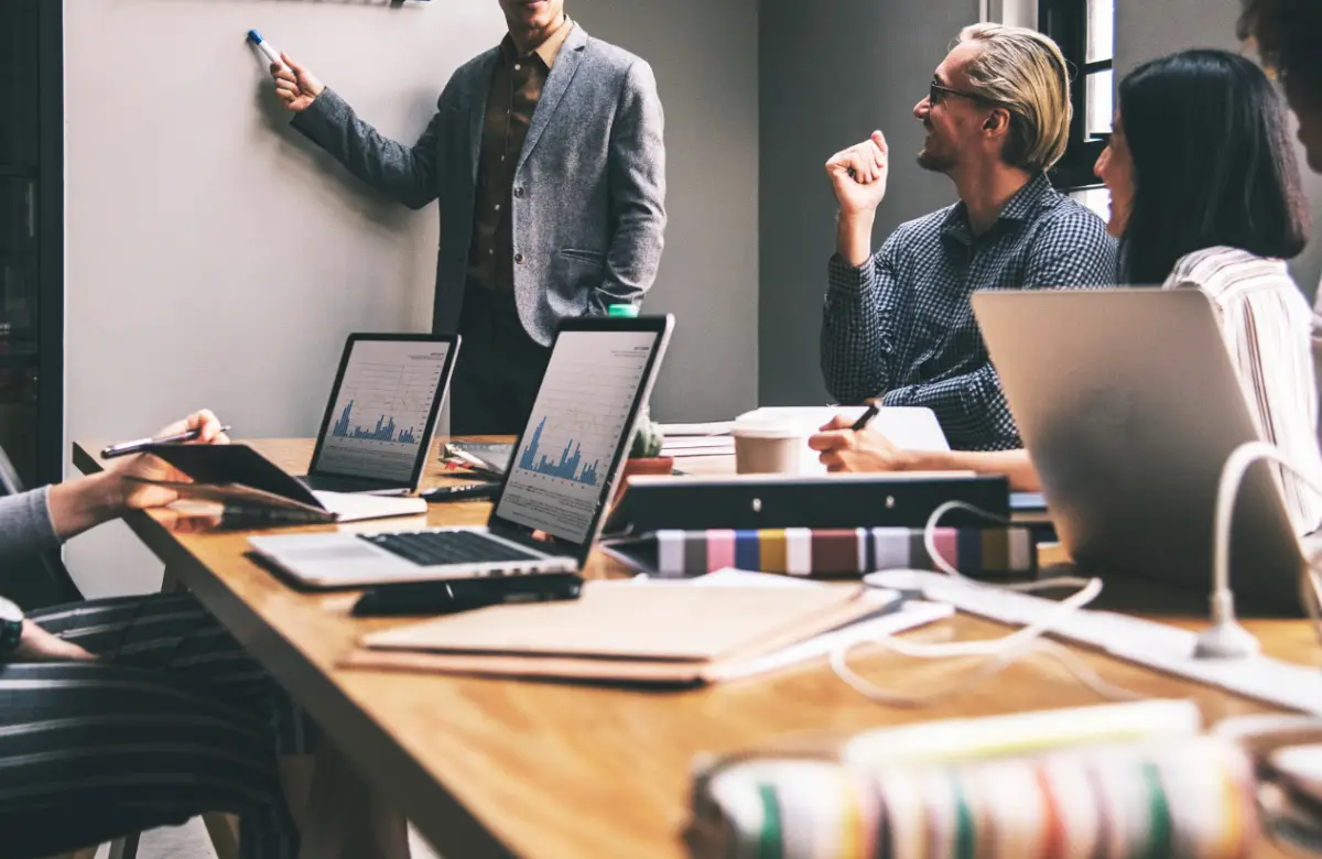 La Beta que faltaba: Cómo usar el CAPM que aprendiste en el MBA con los datos reales de tu empresa