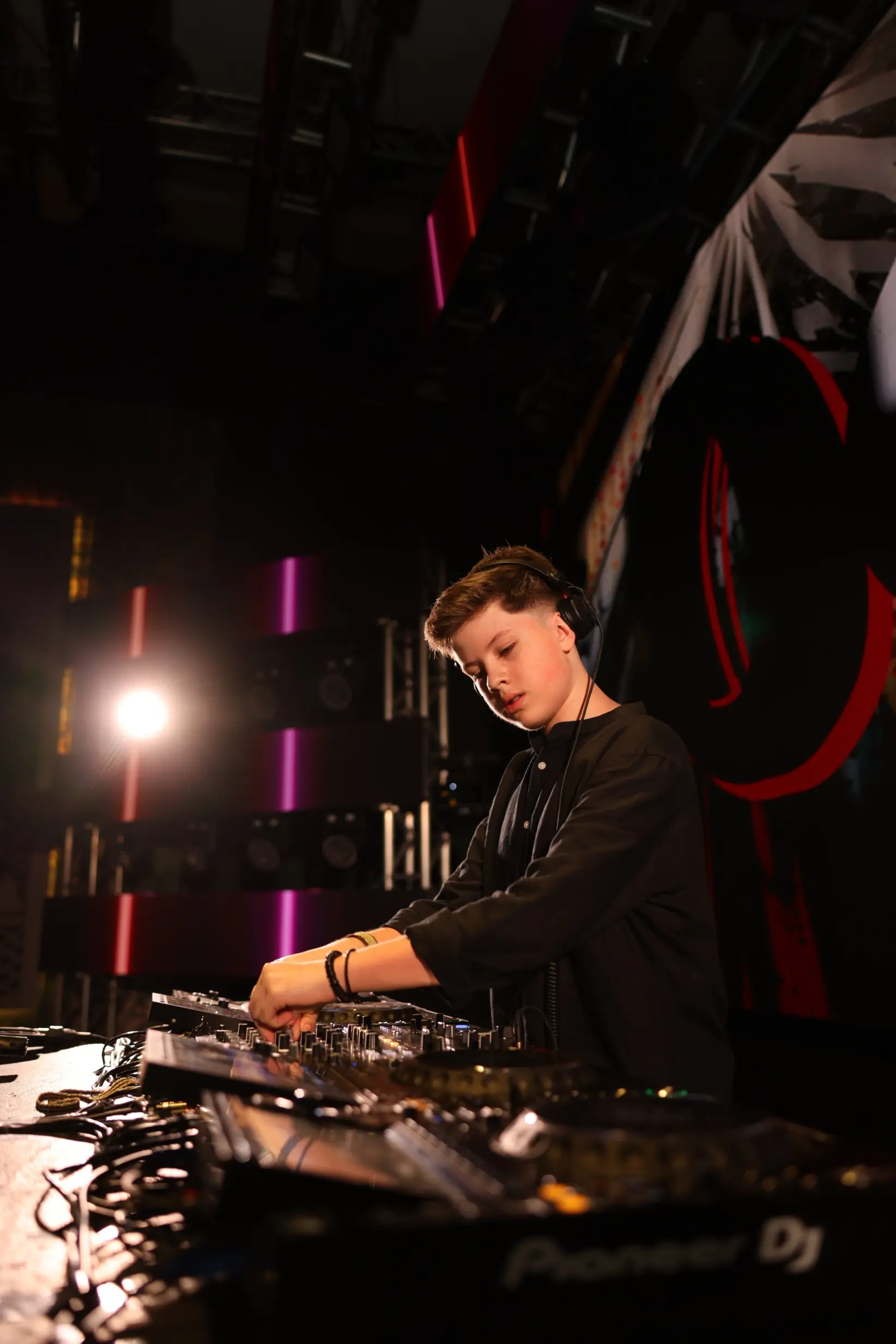 Sebastián Verón Segovia, conocido internacionalmente como DJ OCO.