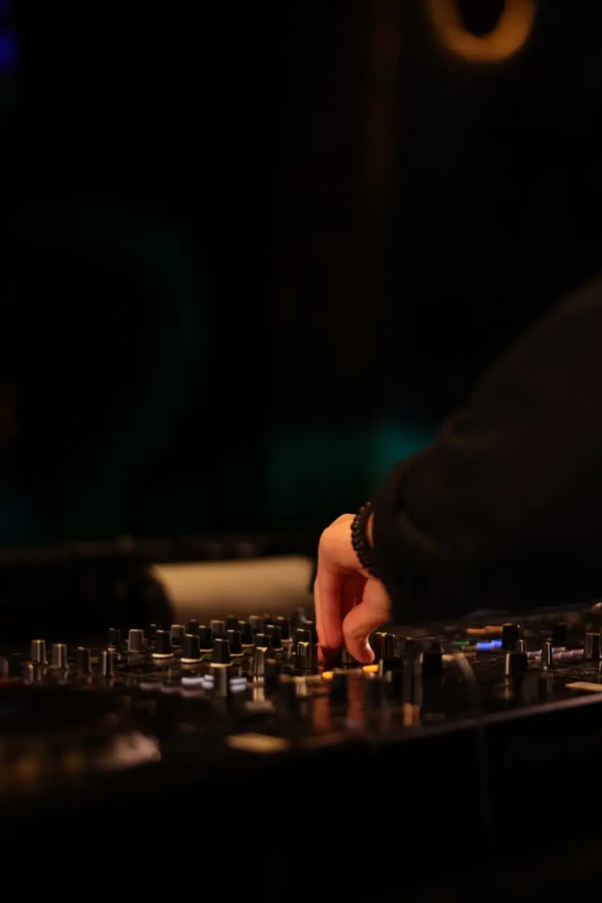 Sebastián Verón Segovia, conocido internacionalmente como DJ OCO.