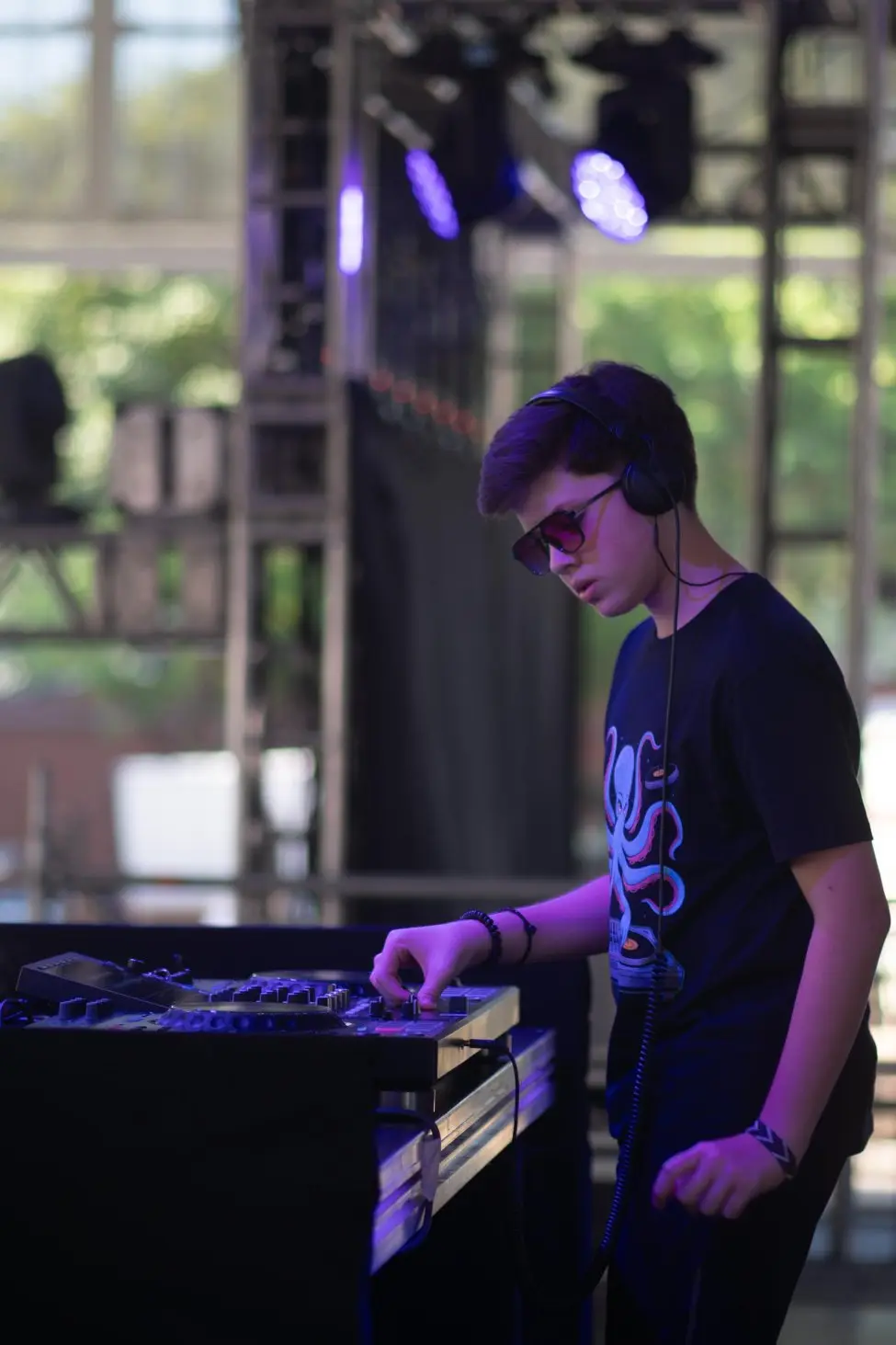 Sebastián Verón Segovia, conocido internacionalmente como DJ OCO.