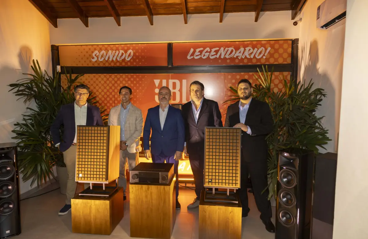 Esmart inauguró su Centro de Experiencias Luxury, apostando por el sonido de alta gama
