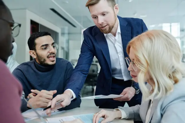 Fotos de stock gratuitas de adentro, ambiente de oficina, analítico. (Foto: Pexels)