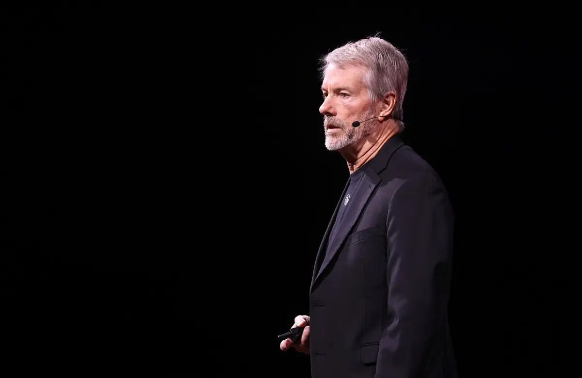 Cómo Michael Saylor logró que Wall Street financiara su apuesta más agresiva por Bitcoin