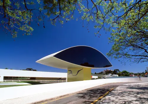 Bienal de Curitiba: ¿Cuál es el rol de la IA en el panorama del arte contemporáneo?
