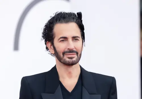 LVMH ajusta su cartera de lujo: vendió Marc Jacobs mientras caen las ventas de moda y cuero