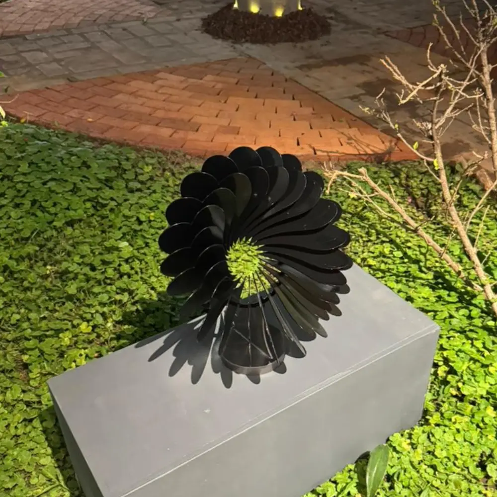 Escultura de Roque Ardissone para la muestra Simbiosis.