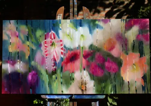La flora de Areguá vibra en las pinturas de una artista enamorada de Paraguay