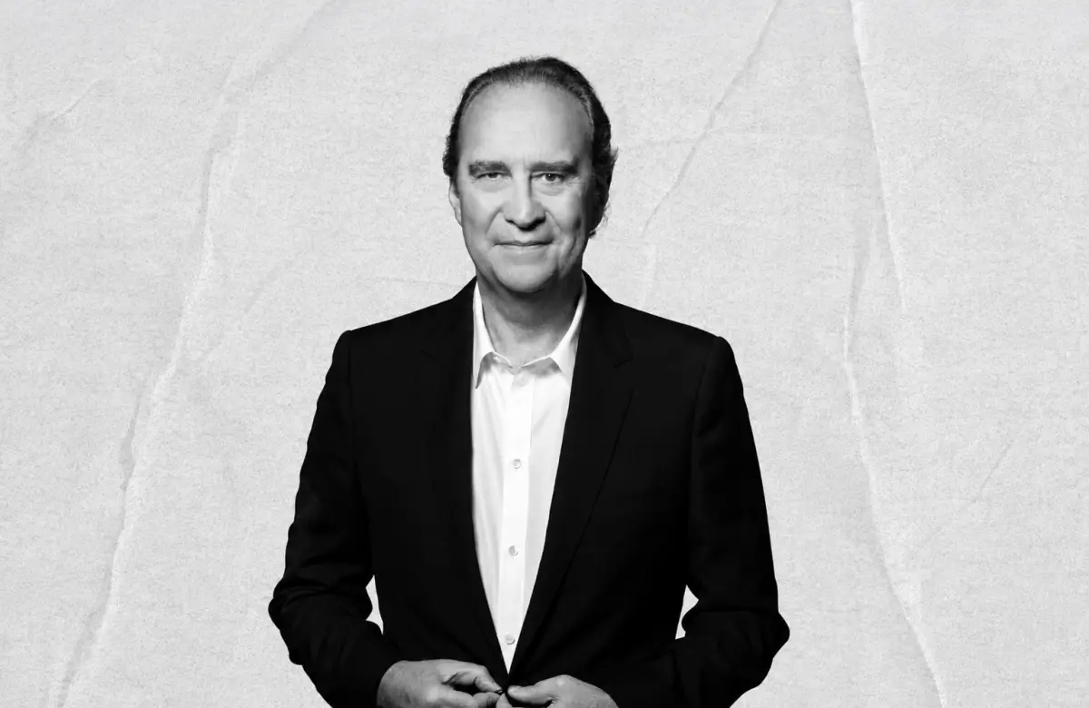 El billonario francés y gurú de las telecomunicaciones, Xavier Neil, llega a Paraguay
