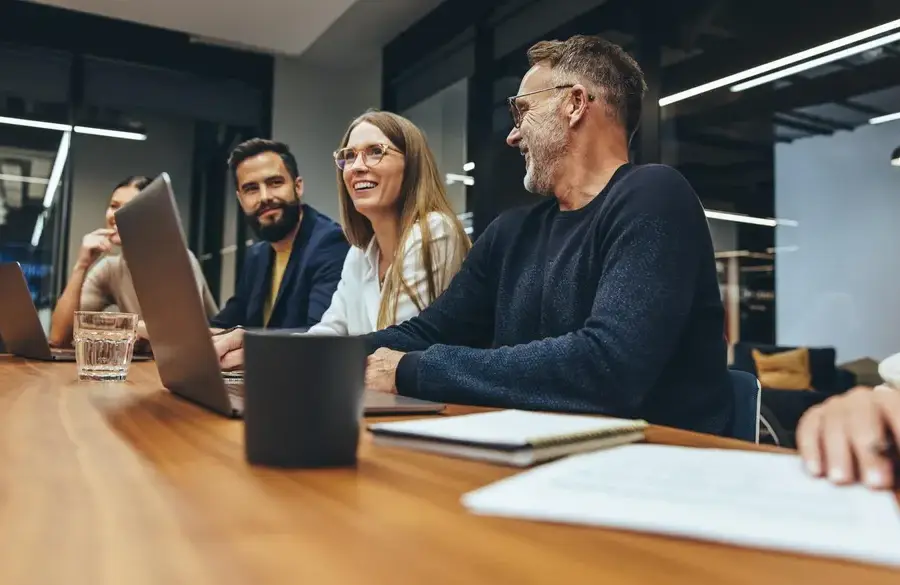 La trampa de la honestidad selectiva: por qué los empleados solo dicen la verdad que los líderes quieren escuchar