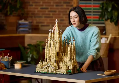 LEGO rompe un récord con un impresionante set de la Sagrada Familia de 12.000 piezas