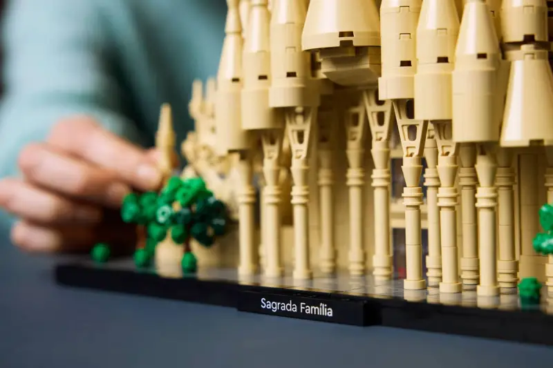 La Sagrada Familia. Fuente: LEGO