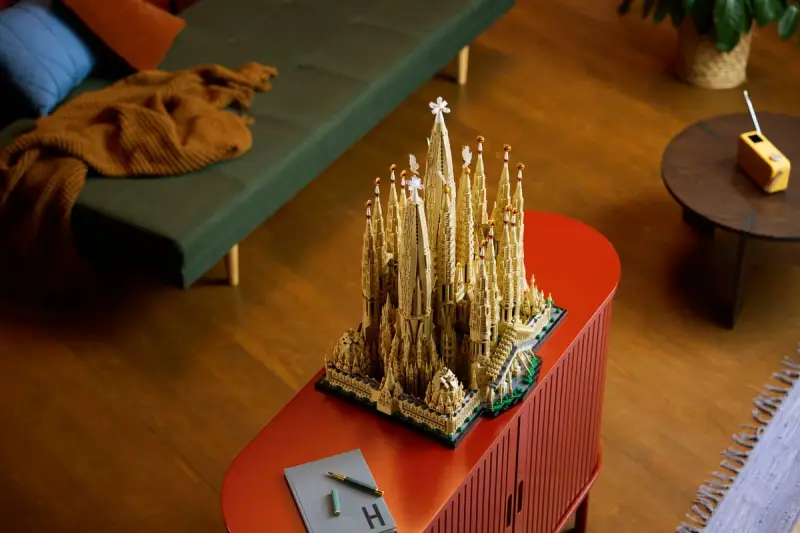 La Sagrada Familia. Fuente: LEGO