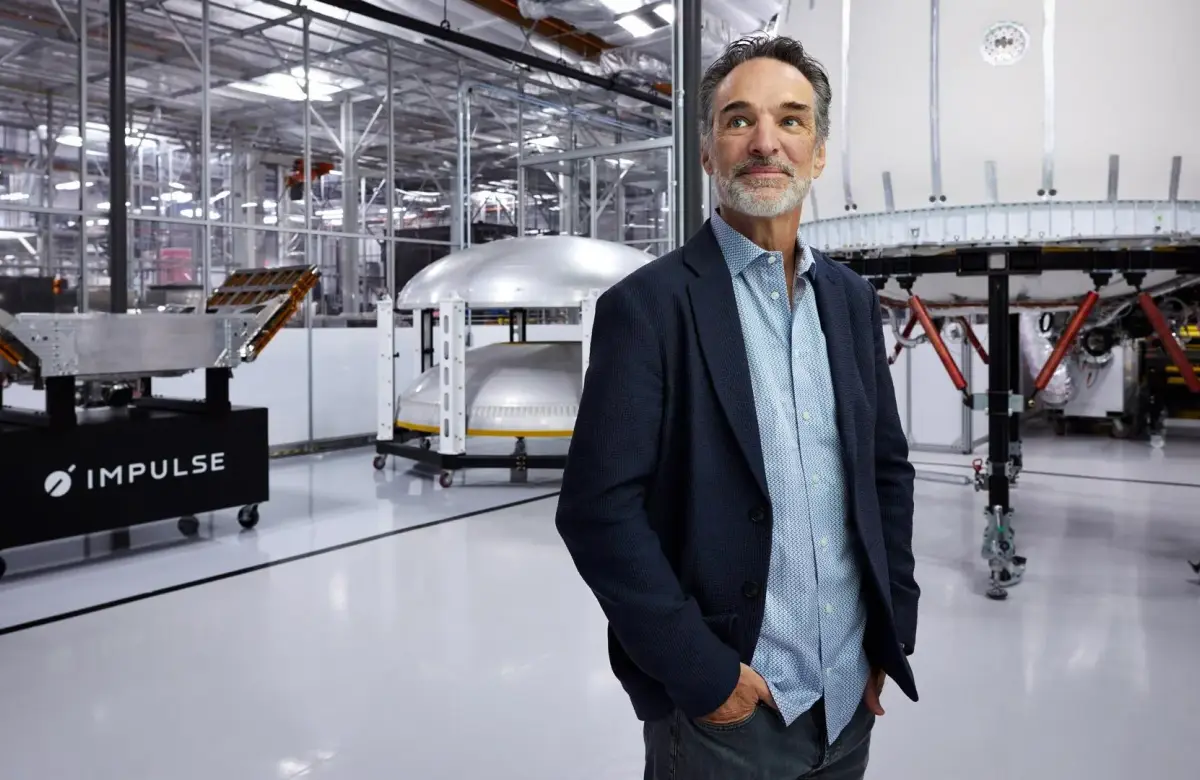 Fue el primer empleado de SpaceX, ayudó a llevar a Elon Musk al espacio y ahora quiere crear los “taxis” del universo