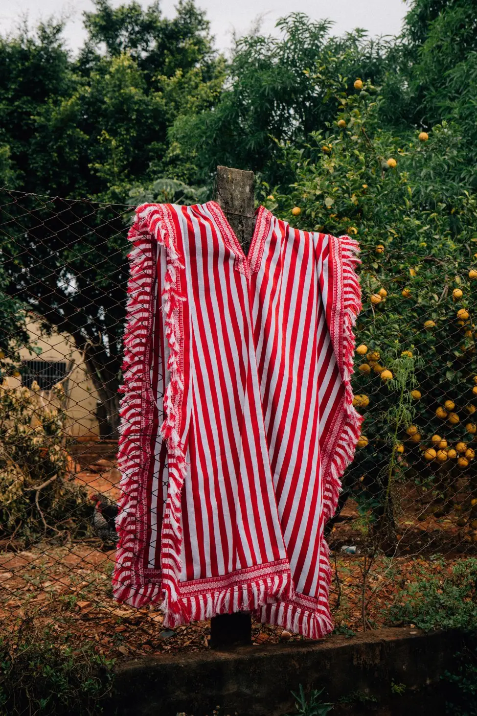 El Poncho Para Para'i se elabora con hilos provenientes de Perú. FOTO: GENTILEZA APF