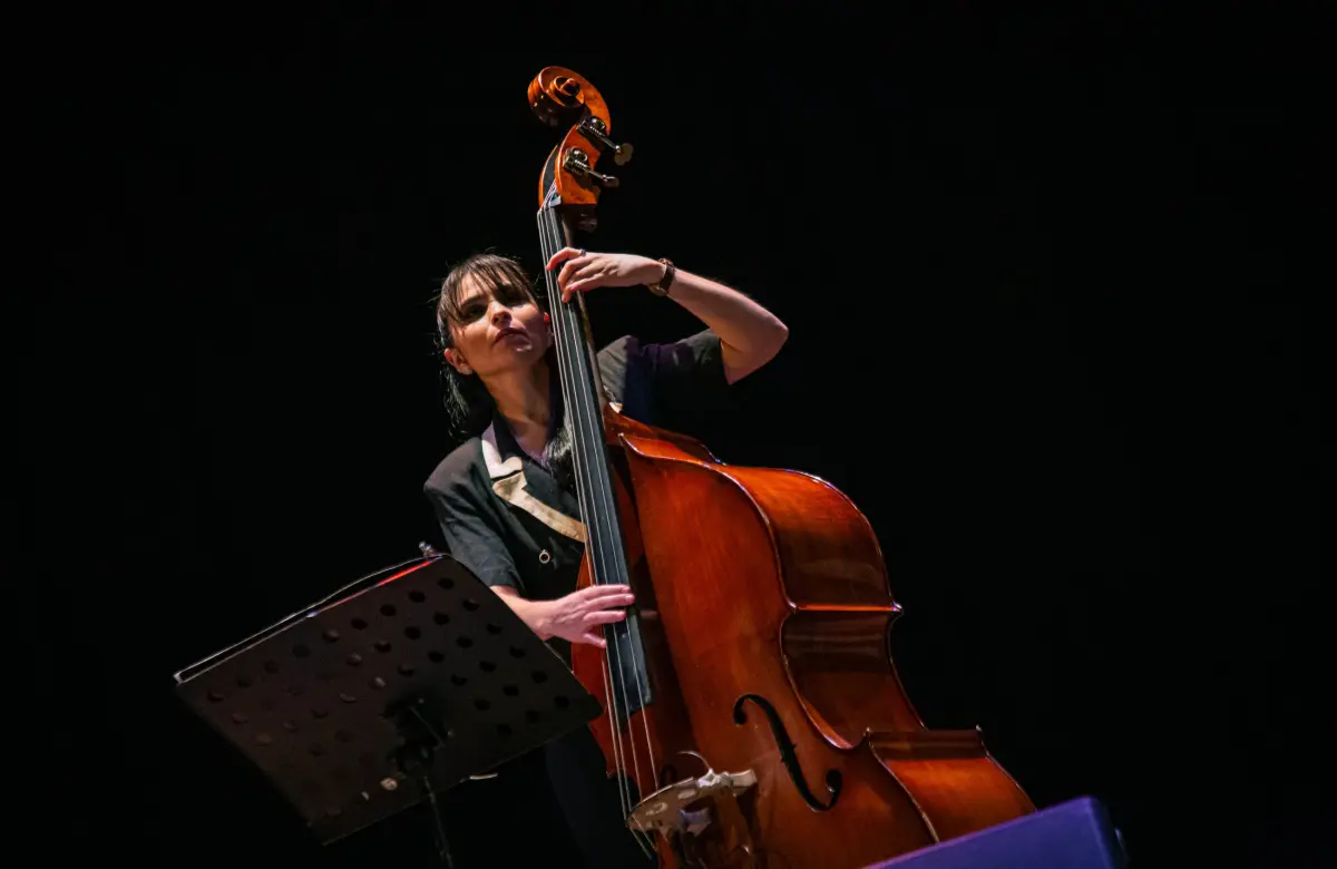 La contrabajista que se enamoró del jazz y hoy es una de sus principales representantes en Paraguay