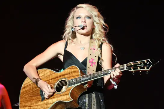 Taylor Swift (SE PUEDE USAR) Crédito: minds-eye, CC BY-SA 2.0- Wikimedia Commons