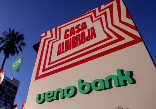 ueno bank reunió a los hinchas paraguayos en Los Ángeles con la Casa Albirroja