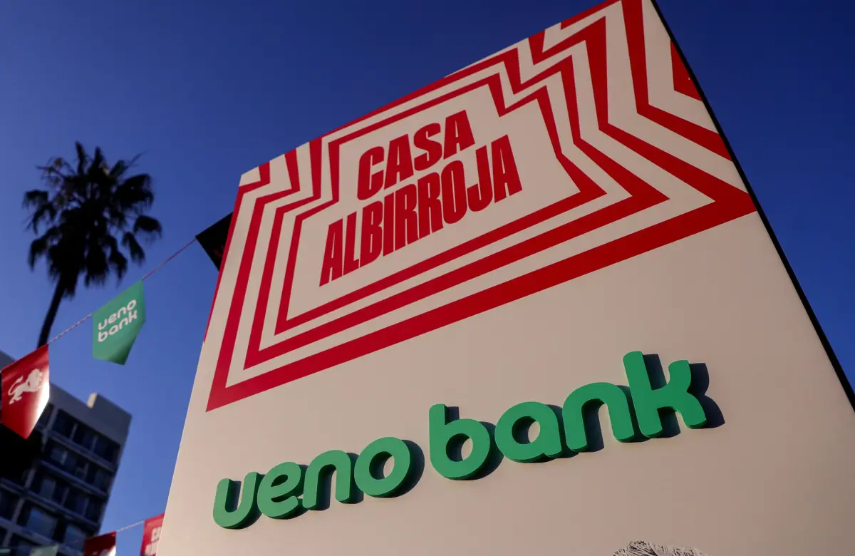 ueno bank reunió a los hinchas paraguayos en Los Ángeles con la Casa Albirroja