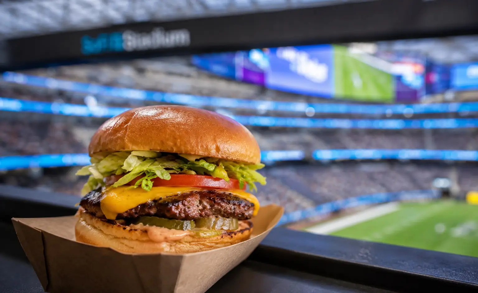 Hamburguesa con gaseosa por casi G. 200.000: los precios en el primer partido de Paraguay