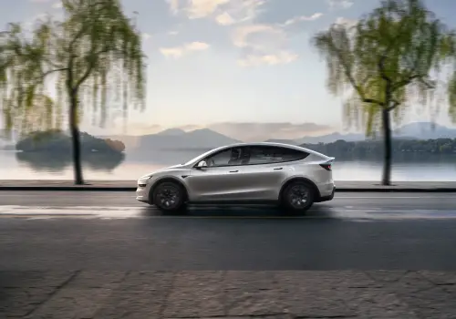 Tesla apuesta al auto de lujo familiar con la nueva versión de su Model YL