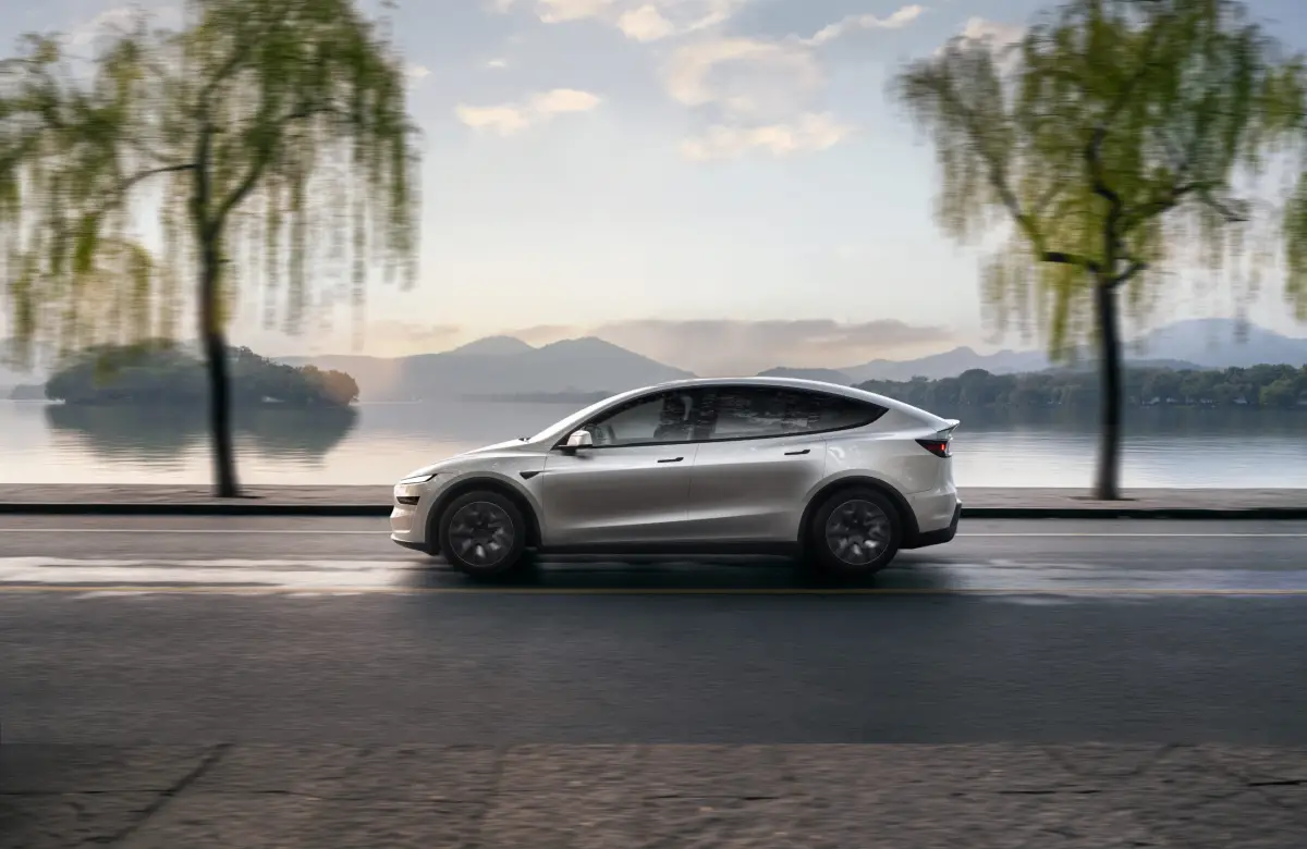 Tesla apuesta al auto de lujo familiar con la nueva versión de su Model YL